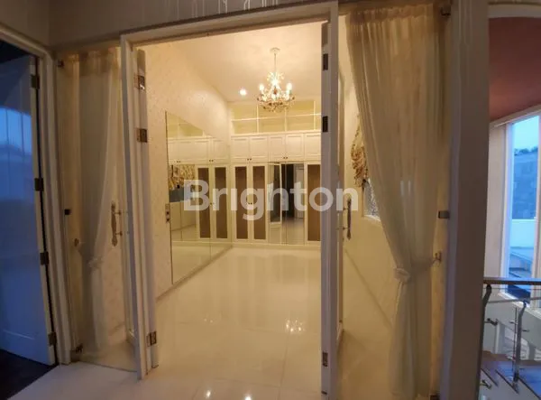 image RUMAH MEWAH DI KOMPLEKS ARAYA (1)