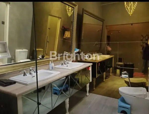 image RUMAH MEWAH DI KOMPLEKS ARAYA (5)