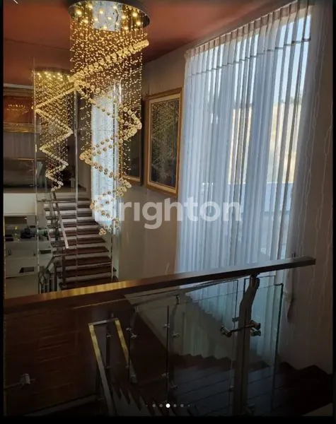 image RUMAH MEWAH DI KOMPLEKS ARAYA (3)