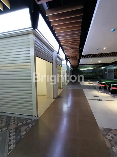 image RUANG USAHA DI PUSAT GROSIR SOLO SELANGKAH DARI SLAMET RIYADI (4)