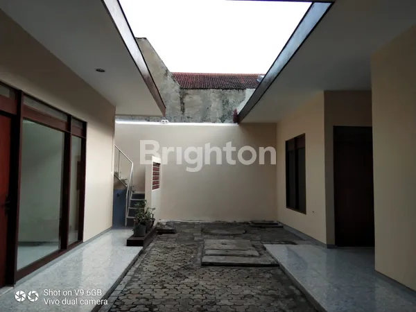 image RUMAH SIAP HUNI MANYAR KARTIKA KONDISI BAGUS STRATEGIS (4)