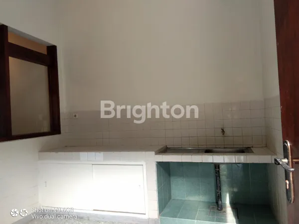 image RUMAH SIAP HUNI MANYAR KARTIKA KONDISI BAGUS STRATEGIS (6)