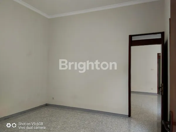 image RUMAH SIAP HUNI MANYAR KARTIKA KONDISI BAGUS STRATEGIS (7)