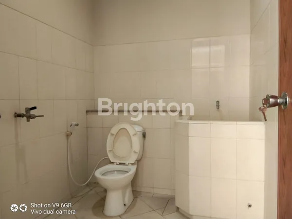 image RUMAH SIAP HUNI MANYAR KARTIKA KONDISI BAGUS STRATEGIS (8)