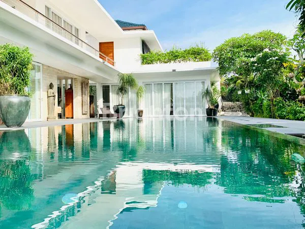 image LUXURY VILLA 6 BEDROOM LOCATED AT TUMBAK BAYUH PERERENAN CANGGU (1)