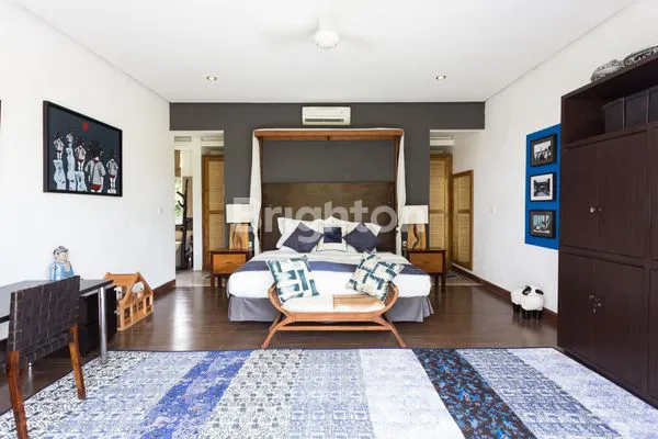 image LUXURY VILLA 6 BEDROOM LOCATED AT TUMBAK BAYUH PERERENAN CANGGU (4)