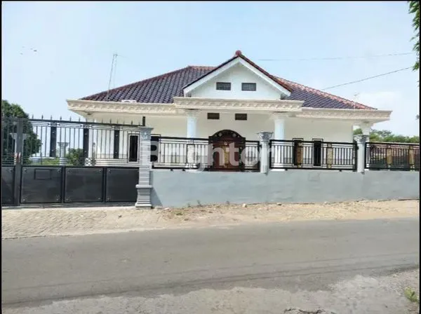 RUMAH LUAS SIAP HUNI, LINGKUNGAN NYAMAN DAN SEJUK