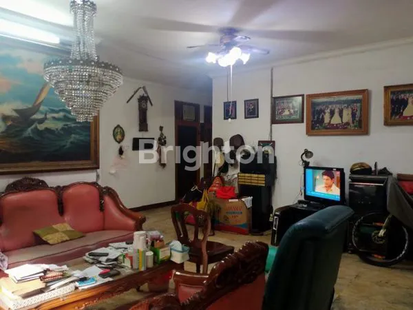 RUMAH BESAR SIAP PAKAI DI KAMPUNG AMBON JAKARTA TIMUR