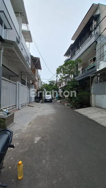 image RUMAH KOS TANJUNG DUREN JAKBAR MINIMALIS (7)