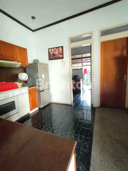 image RUMAH EXCLUSIVE SIAP HUNI SANGAT LUAS DI JALAN SETIABUDI BANDUNG (3)