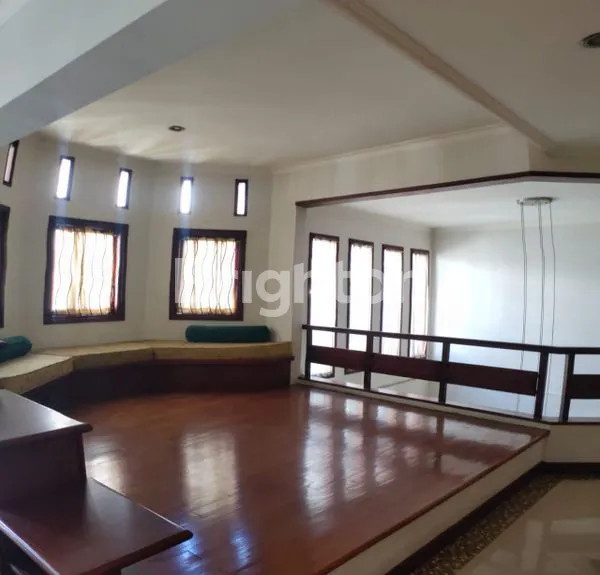 RUMAH BAGUS 2LT DI AREA SEJUK BANDUNG UTARA