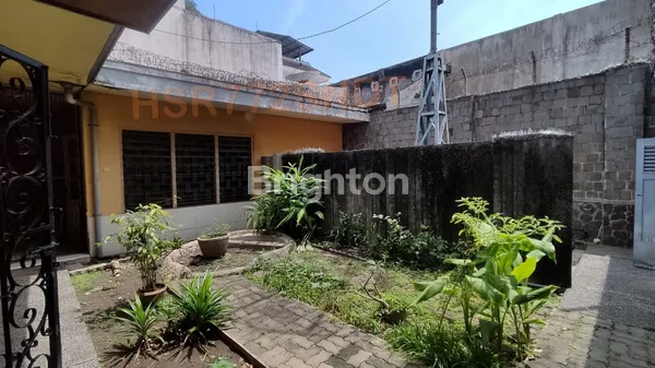 image RUMAH SERUNI PUSAT KOTA SURABAYA COCOK UNTUK KANTOR DAN CAFE (6)