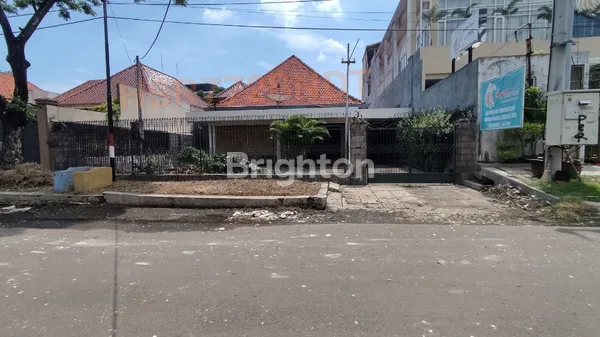 image RUMAH SERUNI PUSAT KOTA SURABAYA COCOK UNTUK KANTOR DAN CAFE (1)