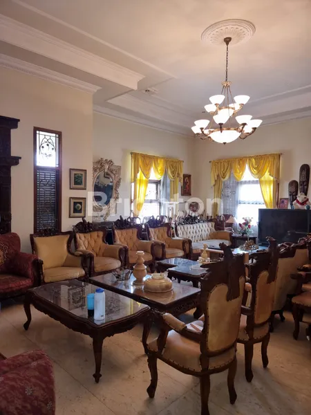 image MANYAR, RUMAH HOOK FULL JATI BANGUNAN HADAP BARAT DAN SELATAN (1)