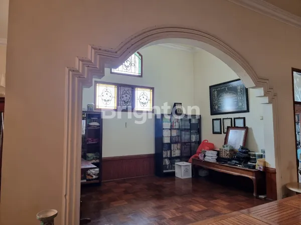 image MANYAR, RUMAH HOOK FULL JATI BANGUNAN HADAP BARAT DAN SELATAN (2)