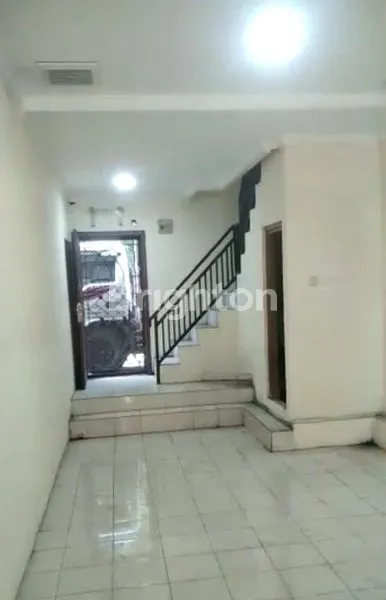 image RUKO GANDENG 2 LANTAI DI JALAN BASUKI RACHMAT , JATINEGARA, JAKARTA TIMUR (2)