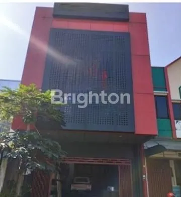 RUKO 3 LANTAI DENGAN LIFT BARANG SIAP PAKAI. KONDISI SIAP PAKAI. COCOK UNTUK KANTOR.