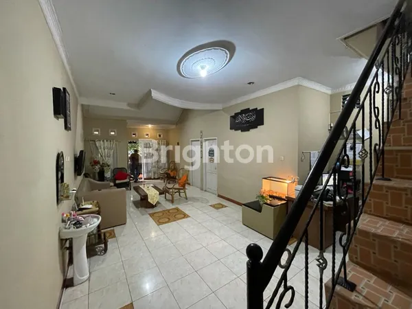 image RUMAH 2 LANTAI ASRI & NYAMAN DI LOKASI STRATEGIS (2)