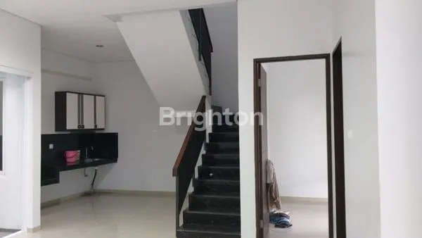 image RUMAH SIAP HUNI DALAM CLUSTER DI JALAN SUKAHAJI BANDUNG (5)
