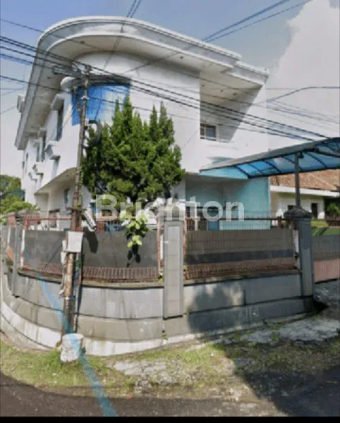 RUMAH 2,5 LANTAI DI SAYAP RIAU BANDUNG