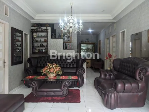 image RUMAH 3 LANTAI SIAP HUNI GRIYA LOKA SEKTOR BSD (1)