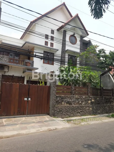 image RUMAH DARMO INDAH HADAP TIMUR (1)