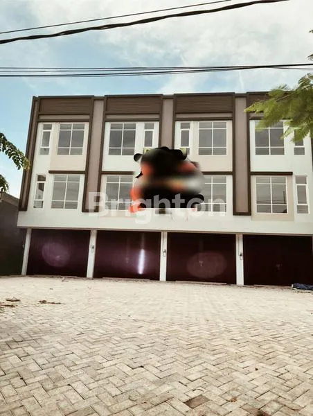 image RUKO 3 LANTAI BARU GRESS DI RAYA MERR, SURABAYA (1)