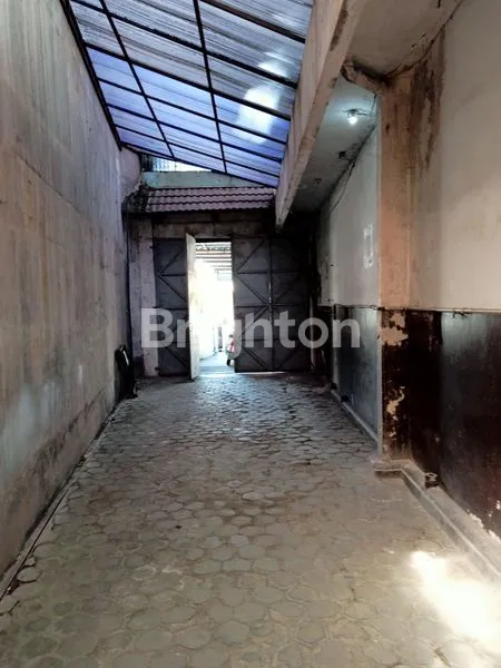 image RUMAH BESAR SPEK MEWAH 3 LANTAI FULL BANGUNAN + ROOFTOP DI JALAN RAYA GODEAN  KM 2,8 - DEKAT MIROTA GODEAN. (2)