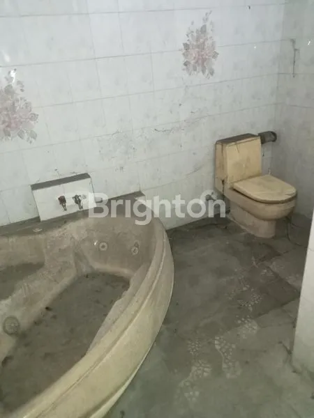 image RUMAH BESAR SPEK MEWAH 3 LANTAI FULL BANGUNAN + ROOFTOP DI JALAN RAYA GODEAN  KM 2,8 - DEKAT MIROTA GODEAN. (4)