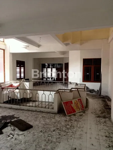 image RUMAH BESAR SPEK MEWAH 3 LANTAI FULL BANGUNAN + ROOFTOP DI JALAN RAYA GODEAN  KM 2,8 - DEKAT MIROTA GODEAN. (6)