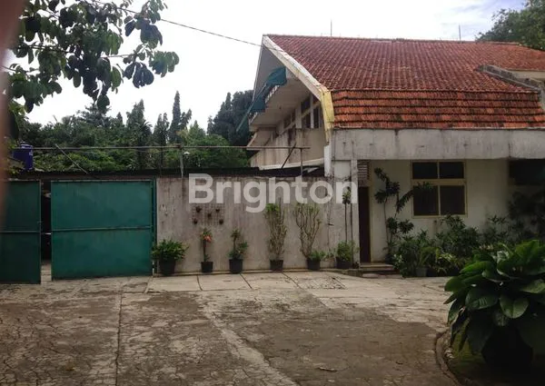 image RUMAH VILLA 2 LANTAI SIAP HUNI ADA KOLAM IKAN DI SAWANGAN DEPOK (2)