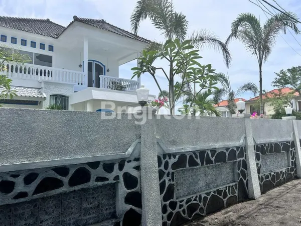 RUMAH CANTIK PINGGIR PANTAI MENINTING DEKAT PANTAI SENGGIGI, LOMBOK BARAT