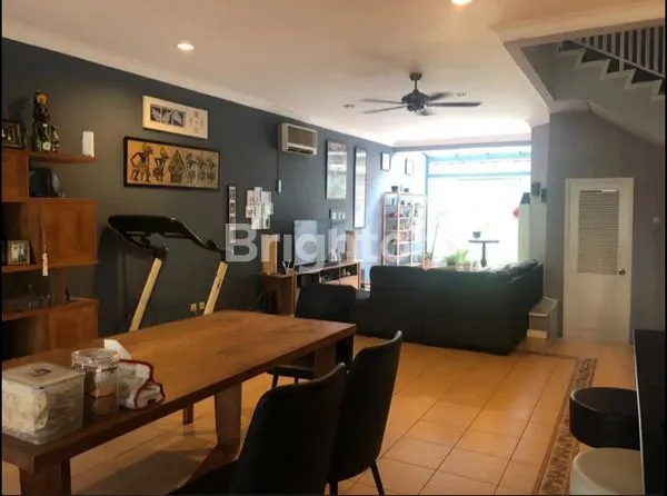 image RUMAH 2 LANTAI YG ASRI DI DAERAH JAKARTA SELATAN (3)