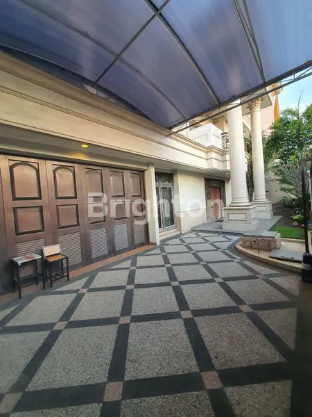 image RUMAH MEWAH 2 LANTAI SIAP HUNI DHARMAHUSADA INDAH UTARA DEKAT GM MANYAR KERTOARJO KERTAJAYA (2)