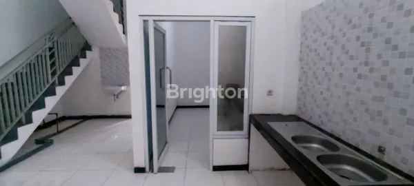 image RUKO TENGAH KOTA PARE (5)