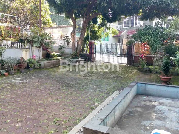 image RUMAH LAMA LOKASI STRATEGIS DI TUBAGUS ISMAIL BANDUNG (2)