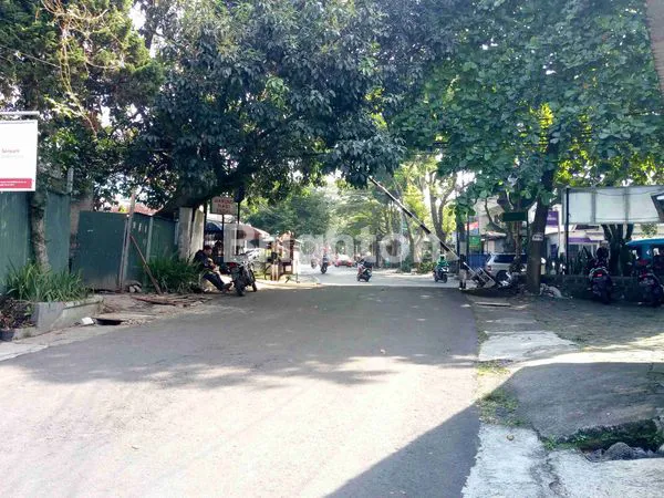 image RUMAH LAMA LOKASI STRATEGIS DI TUBAGUS ISMAIL BANDUNG (3)