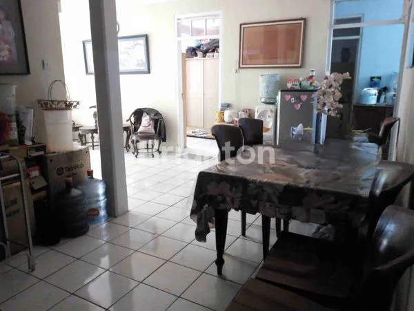 image RUMAH LAMA LOKASI STRATEGIS DI TUBAGUS ISMAIL BANDUNG (6)