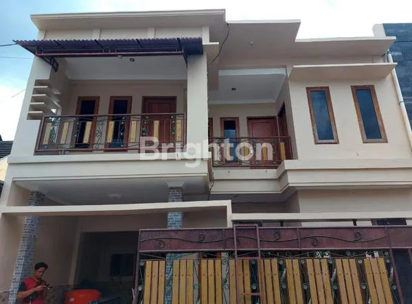 image 5 MENIT KE BANDARA ADISUMARMO, DAN DE TJOLOMADOE, 2 LANTAI, ROW JALAN 2 SIMPANGAN MOBIL LANCAR (1)