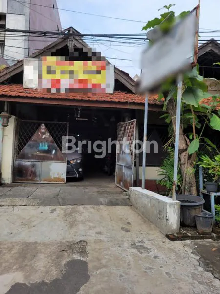image RUMAH TUMAPEL DEKAT PUSAT KOTA SURABAYA, ROW JALAN LEBAR, COCOK UNTUK USAHA KOS-KOSAN (1)