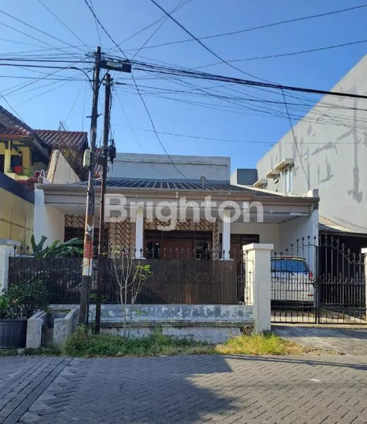 image RUMAH UTAMA & RUMAH KOST DI TEMPAT STRATEGIS DEKAT KAMPUS UNAIR ITS UNIV WIDYA MANDALA UNIV WIDYA KARTIKA. BELAKANG GALAXY MALL DEKAT MERR KENJERAN RS MITRA KELUARGA SUTOREJO MULYOSARI (1)