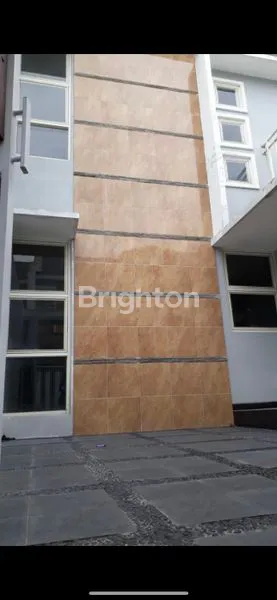 image RUMAH CLUSTER TENGAH KOTA!! HANYA 15 METER DARI DR RADJIMAN CLUSTER TERBATAS EKSKLUSIF (2)