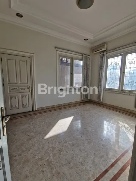 image RUMAH CLASSIC DARMO HILL FULL MARMER TATANAN LOS (3)