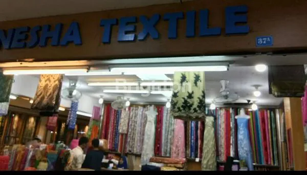 STAND SIAP PAKAI DI JEMBATAN MERAH PLAZA SURABAYA