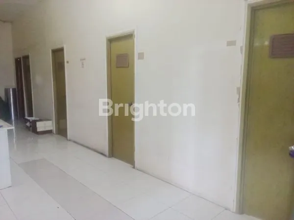 image RUMAH HOOK 3 LANTAI BISA UNTUK KANTORAN DAN KOS2AN DI PATTIMURA (2)