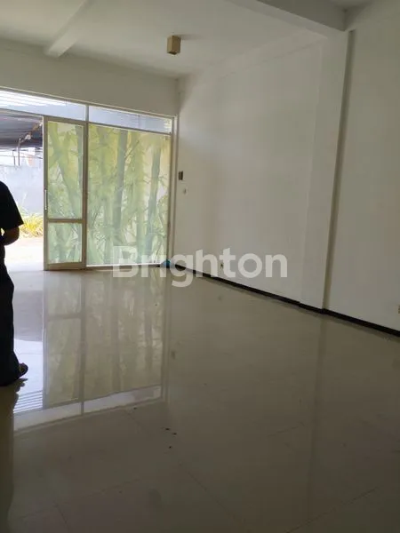 image BANGUNAN DEKAT AREA KAMPUS (1)