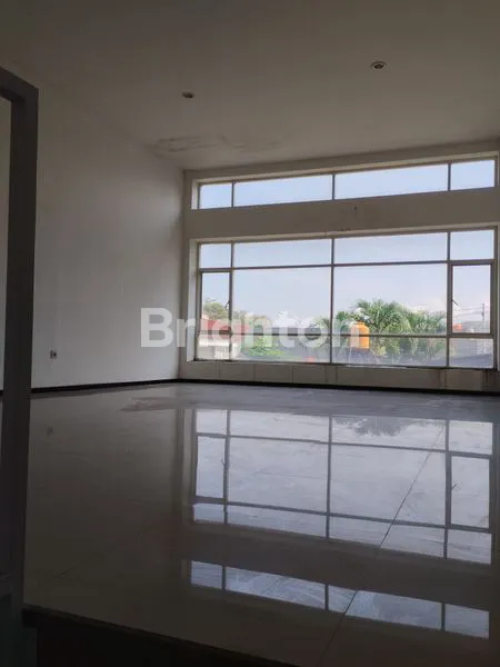 image BANGUNAN DEKAT AREA KAMPUS (4)