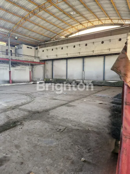 image LAPANGAN FUTSAL & WORKSHOP DAERAH MERR, ROW JALAN 3 MOBIL (3)