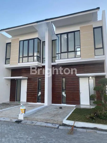 image RUMAH MURAH 2LANTAI FASILITAS LENGKAP LOKASI STRATEGIS DI BARAT SURABAYA (1)