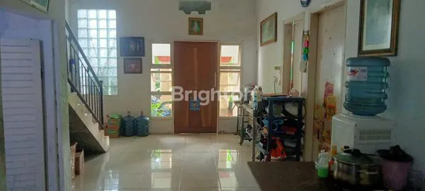 image RUMAH FULL BANGUNAN 2 LT LETAK STRATEGIS TENGAH KOTA PERUM GRAHA MUTIARA SIDOARJO (1)